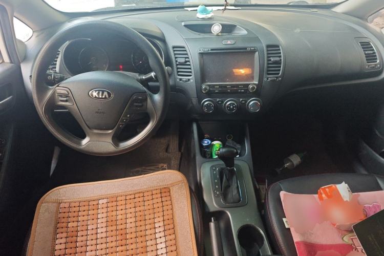 Used Kia K3 2015 1.6L Automatic GL Center Console