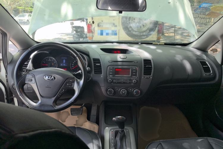 Used Kia K3 2015 1.6L Automatic GLS Center Console