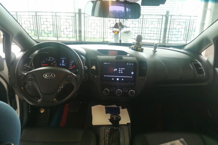 Used Kia K3 2015 1.6L Automatic GLS Center Console