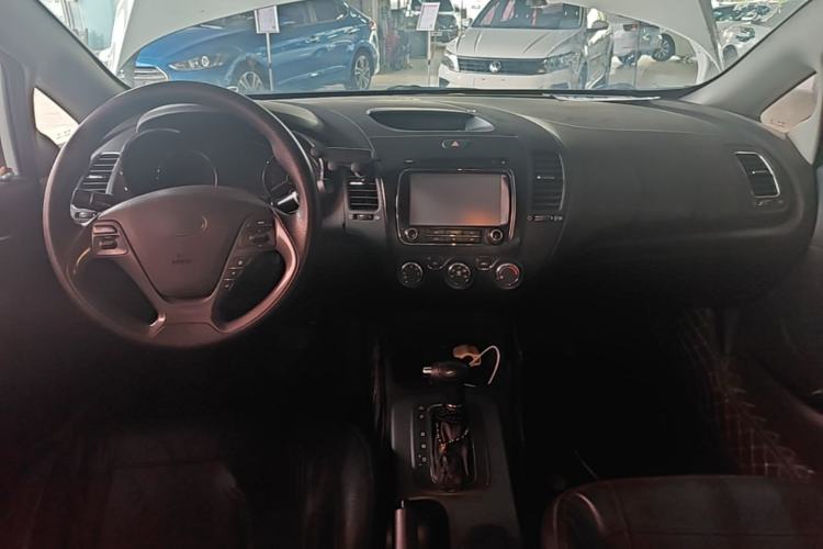 Used Kia K3 2015 1.6L Automatic GL Center Console