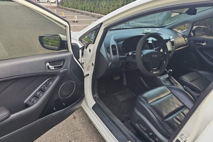 Used Kia K3 2015 1.6L Automatic GLS Driver Seat