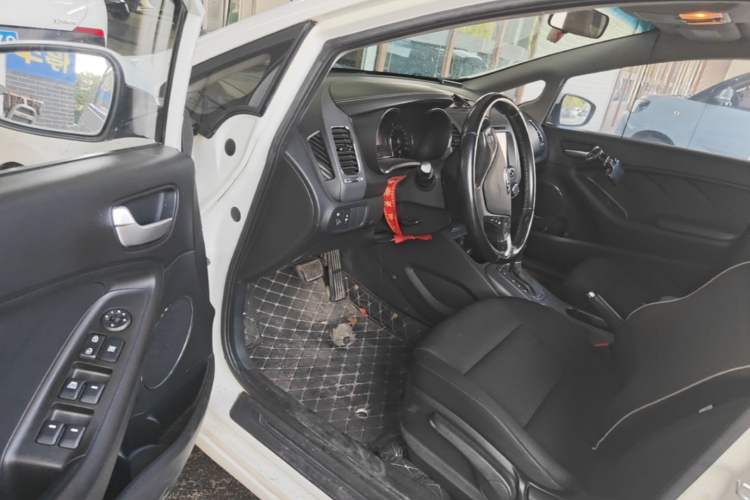 Used Kia K3 2015 1.6L Automatic GLS Driver Seat