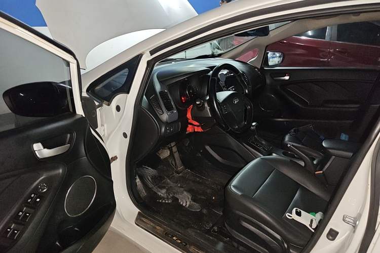 Used Kia K3 2015 1.6L Automatic DLX Driver Seat