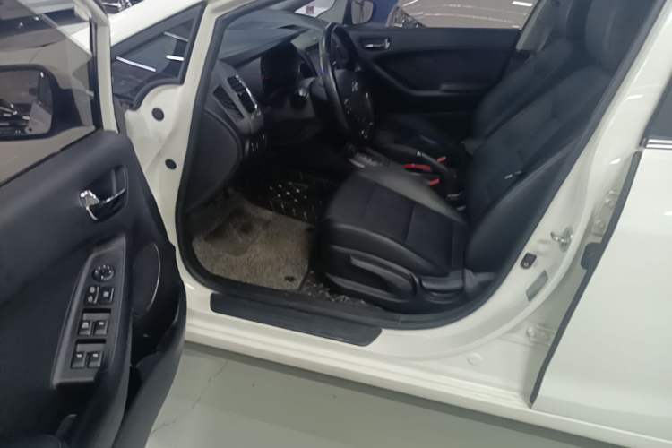 Used Kia K3 2015 1.6L Automatic DLX Driver Seat