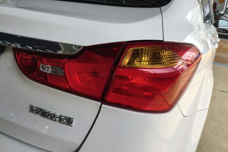 Used Kia K3 2015 1.6L Automatic GLS Exterior 3