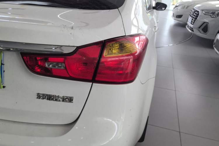 Used Kia K3 2015 1.6L Automatic GLS Exterior 3
