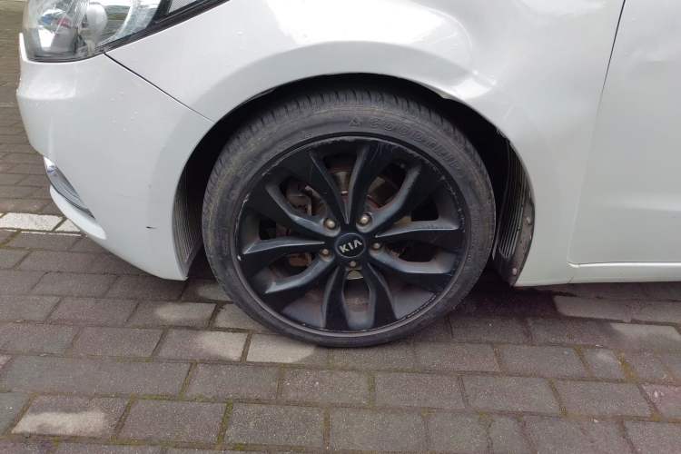 Used Kia K3 2015 1.6L Automatic Premium Exterior 4