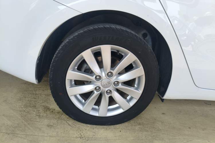 Used Kia K3 2015 1.6L Automatic GLS Exterior 5