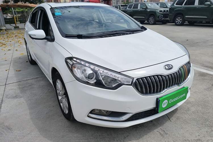 Used Kia K3 2015 1.6L Manual GLS Front Right 45 Deg