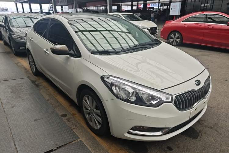 Used Kia K3 2015 1.6L Automatic GLS Front Right 45 Deg