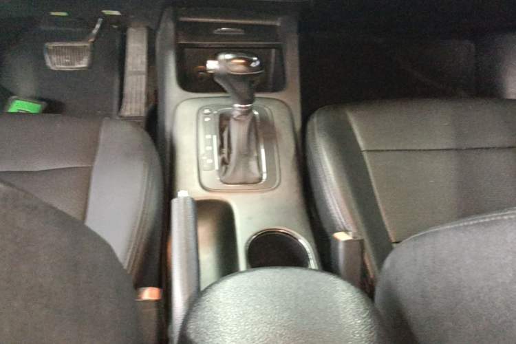 Used Kia K3 2015 1.6L Automatic GLS Gear Lever