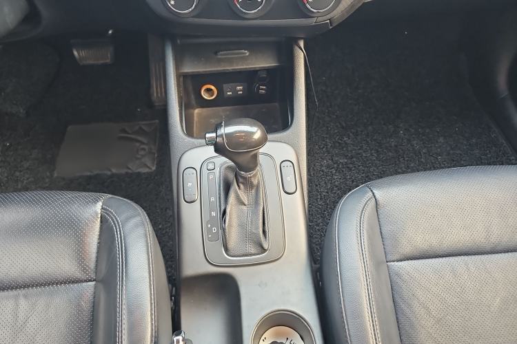 Used Kia K3 2015 1.6L Automatic GLS Gear Lever