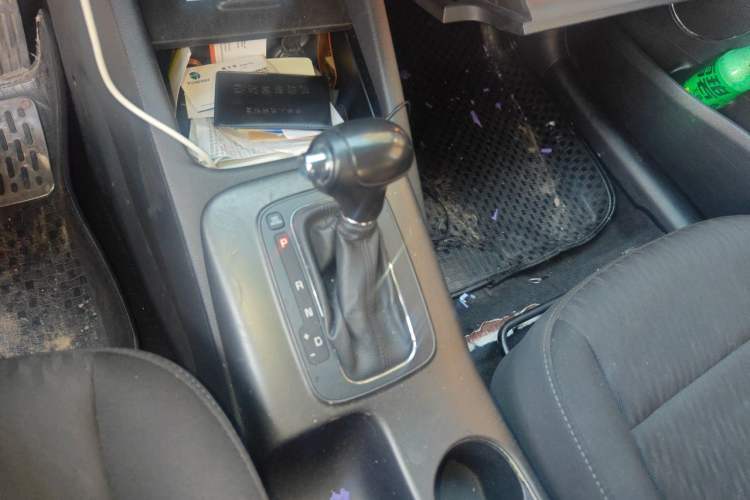 Used Kia K3 2015 1.6L Automatic GLS Gear Lever