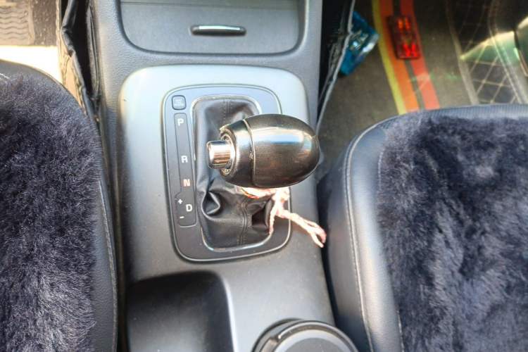 Used Kia K3 2015 1.6L Automatic DLX Gear Lever