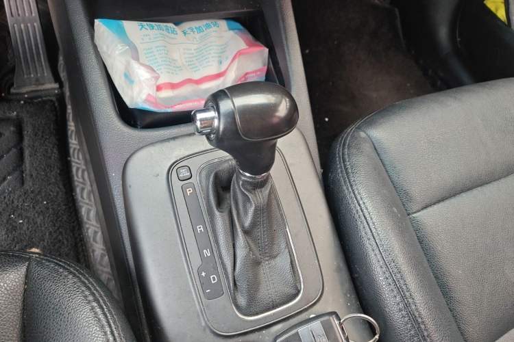 Used Kia K3 2015 1.6L Automatic GLS Gear Lever