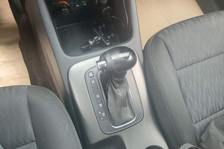 Used Kia K3 2015 1.6L Automatic GL Gear Lever