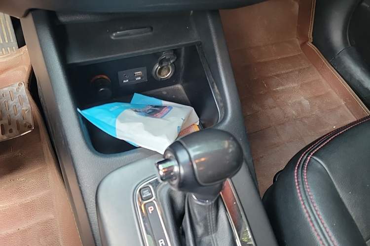 Used Kia K3 2015 1.6L Automatic GLS Gear Lever