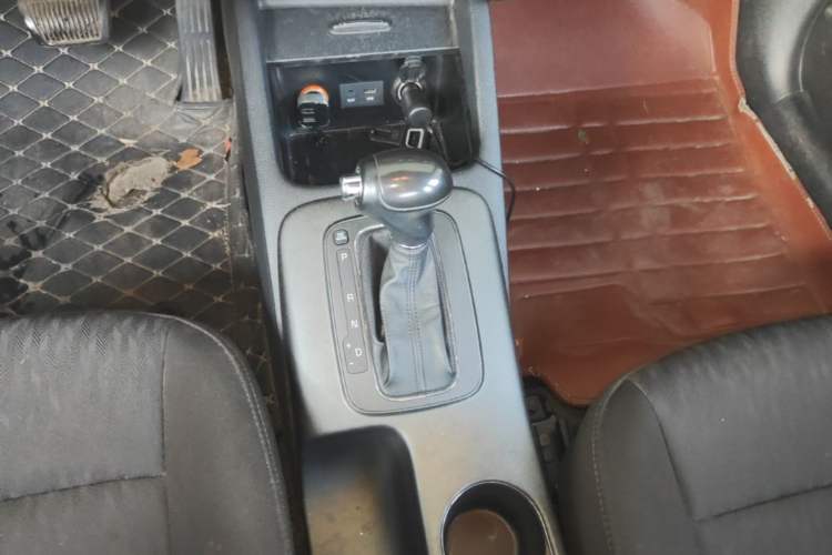 Used Kia K3 2015 1.6L Automatic GLS Gear Lever