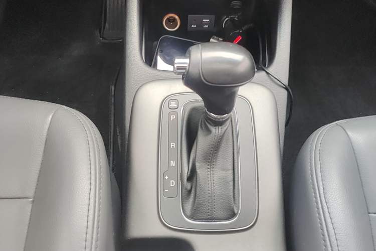 Used Kia K3 2015 1.6L Automatic GLS Gear Lever