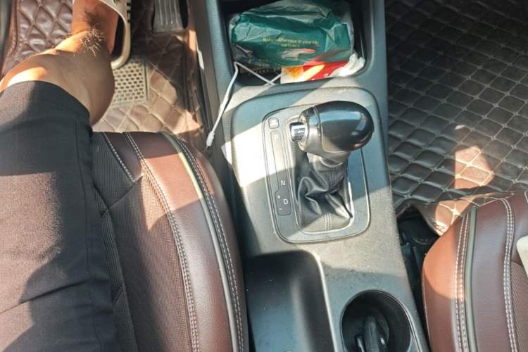 Used Kia K3 2015 1.6L Automatic GLS Gear Lever