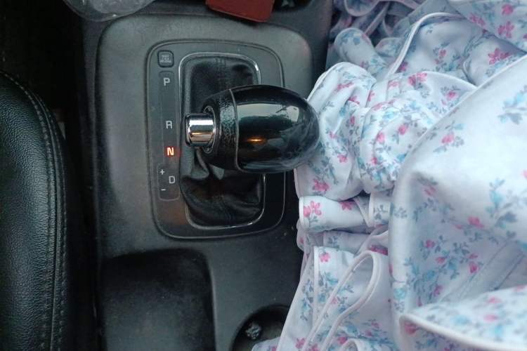 Used Kia K3 2015 1.6L Automatic GL Gear Lever