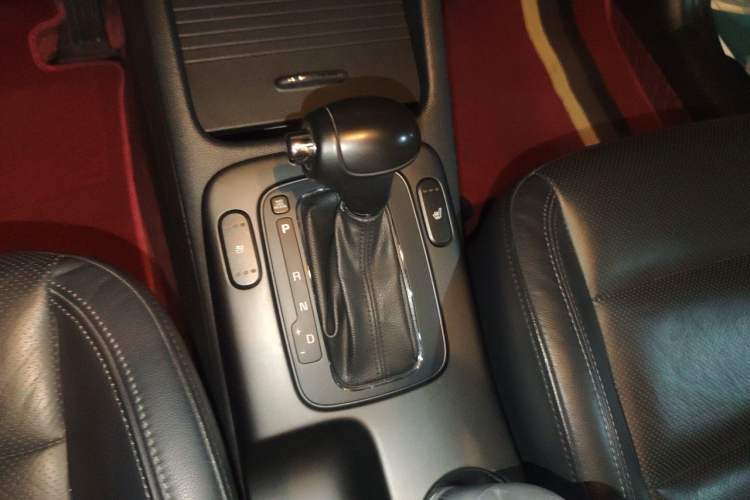 Used Kia K3 2015 1.6L Automatic GLS Gear Lever