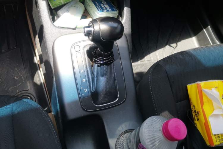 Used Kia K3 2015 1.6L Automatic GLS Gear Lever