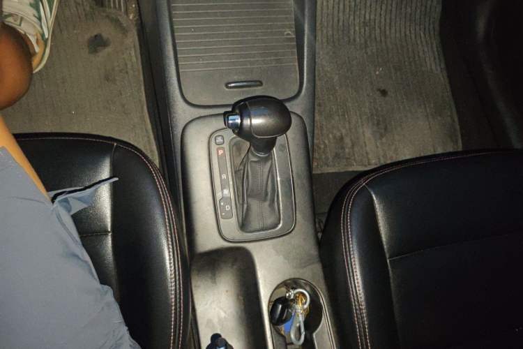 Used Kia K3 2015 1.6L Automatic GLS Gear Lever