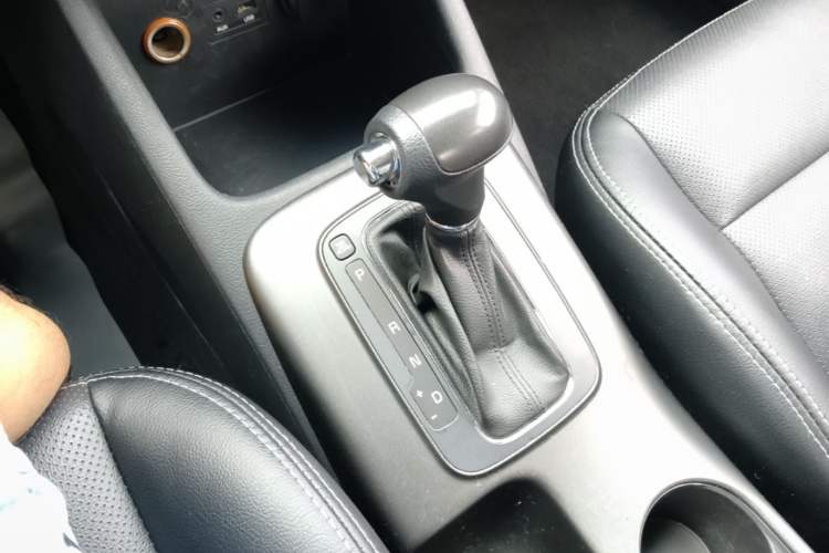 Used Kia K3 2015 1.6L Automatic GL Gear Lever