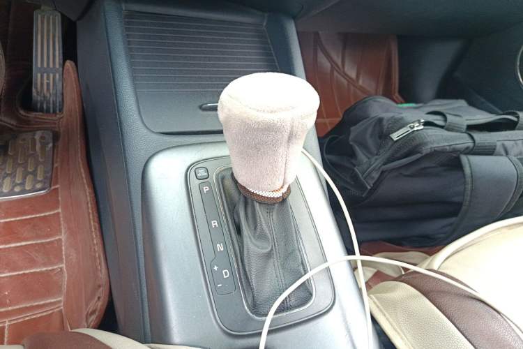 Used Kia K3 2015 1.6L Automatic GLS Gear Lever