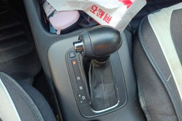 Used Kia K3 2015 1.6L Automatic GL Gear Lever