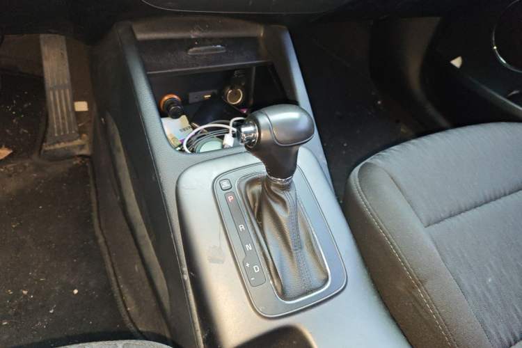 Used Kia K3 2015 1.6L Automatic GLS Gear Lever