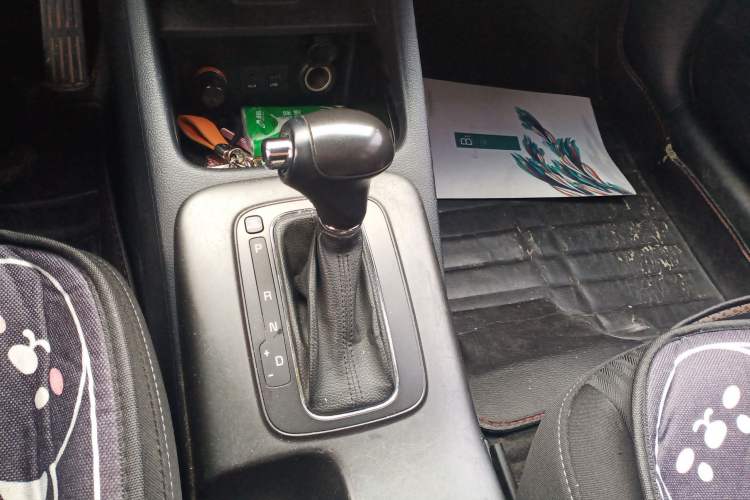 Used Kia K3 2015 1.6L Automatic GLS Gear Lever