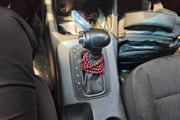 Used Kia K3 2015 1.6L Automatic GLS Gear Lever