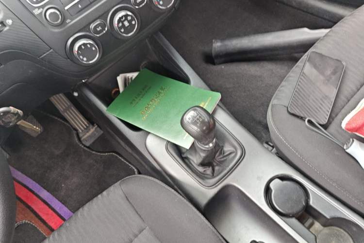 Used Kia K3 2015 1.6L Manual GL Gear Lever