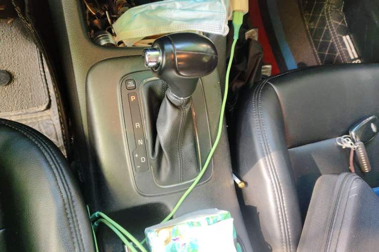 Used Kia K3 2015 1.6L Automatic GLS Gear Lever