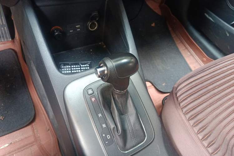 Used Kia K3 2015 1.6L Automatic GL Gear Lever