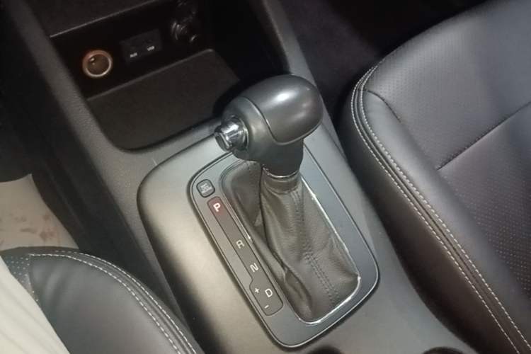 Used Kia K3 2015 1.6L Automatic GLS Gear Lever