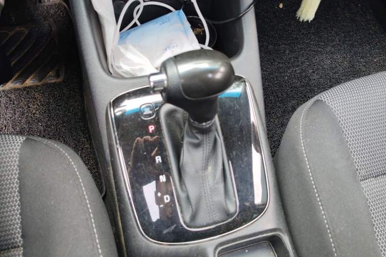 Used Kia K3 2015 1.6L Automatic GLS Gear Lever