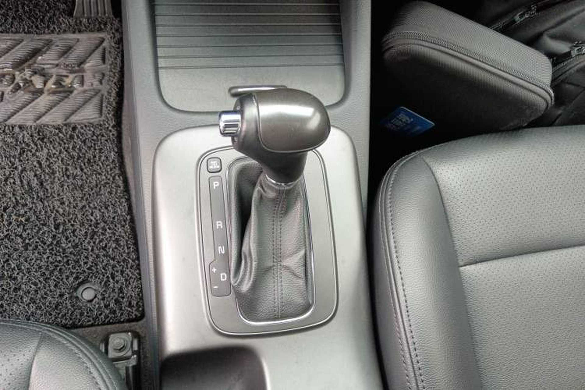 Used Kia K3 2015 1.6L Automatic GLS Gear Lever
