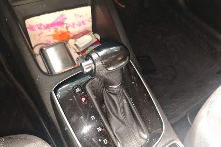 Used Kia K3 2015 1.6L Automatic GL Gear Lever