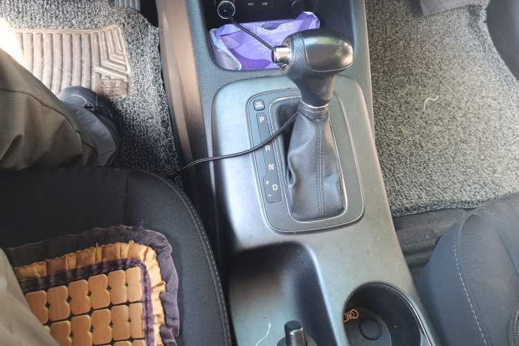 Used Kia K3 2015 1.6L Automatic GL Gear Lever