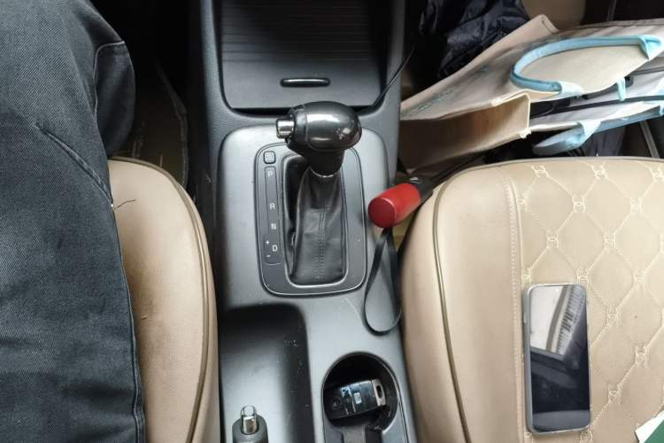 Used Kia K3 2015 1.6L Automatic GLS Gear Lever
