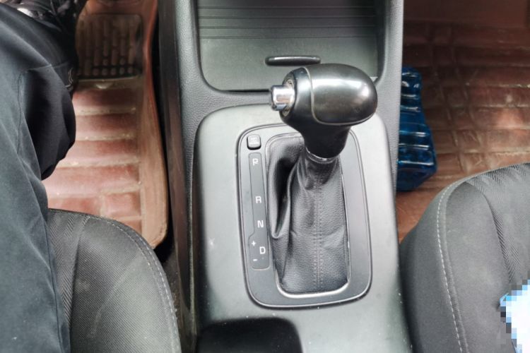 Used Kia K3 2015 1.6L Automatic GLS Gear Lever