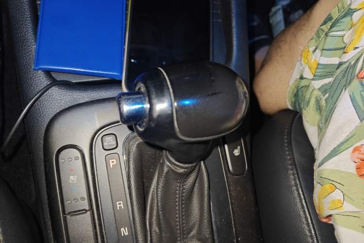 Used Kia K3 2015 1.6L Automatic GLS Gear Lever