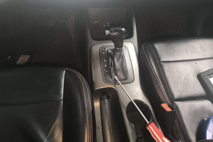 Used Kia K3 2015 1.6L Automatic GL Gear Lever