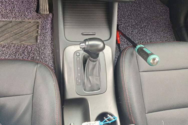 Used Kia K3 2015 1.6L Automatic GLS Gear Lever