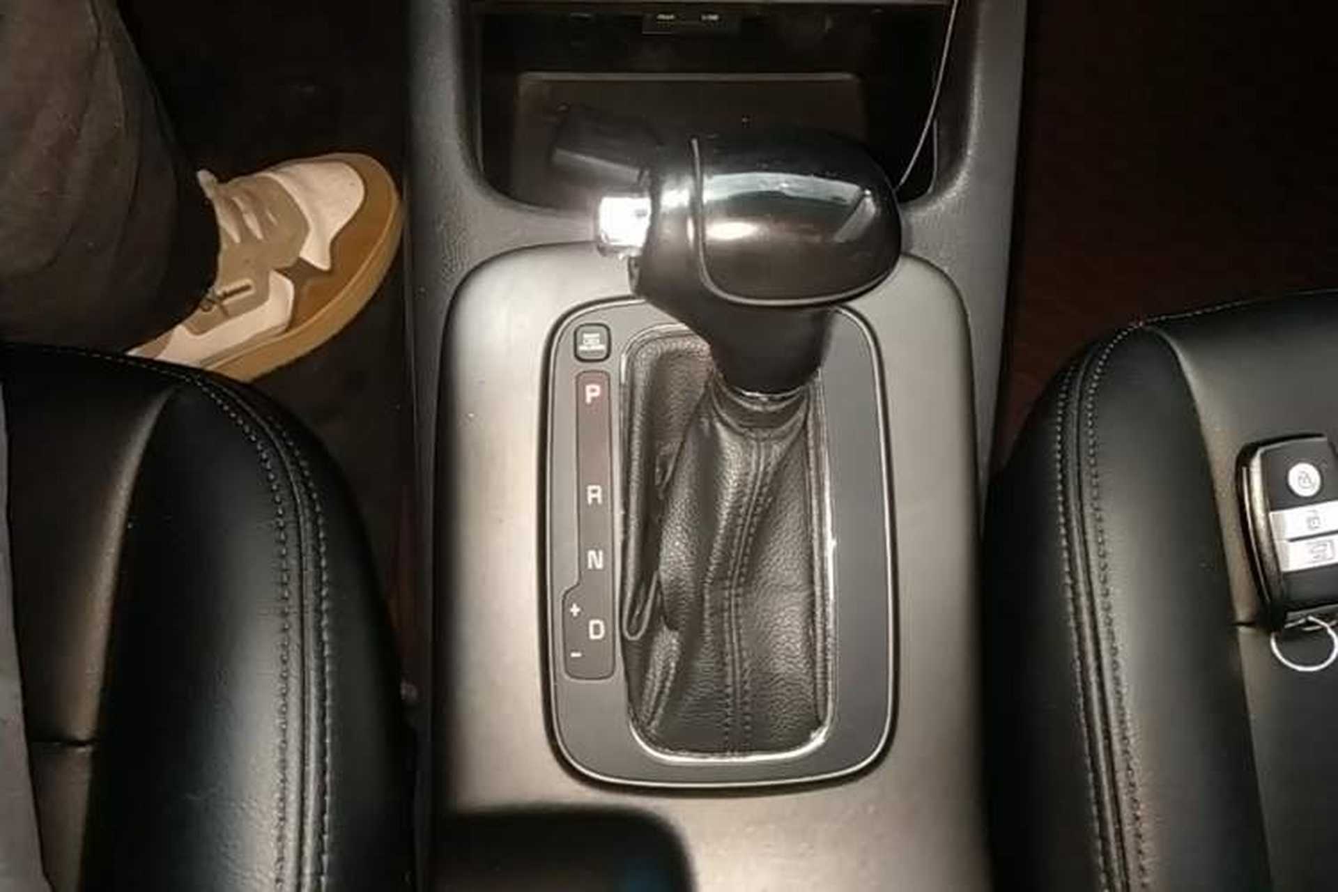 Used Kia K3 2015 1.6L Automatic GLS Gear Lever