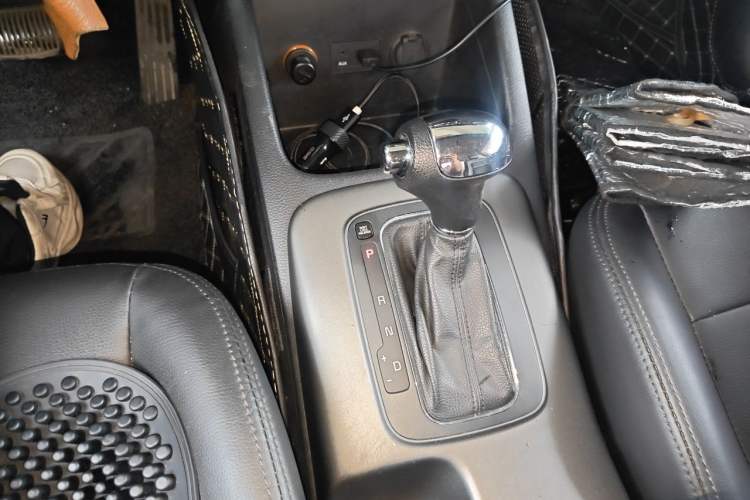 Used Kia K3 2015 1.6L Automatic GL Gear Lever