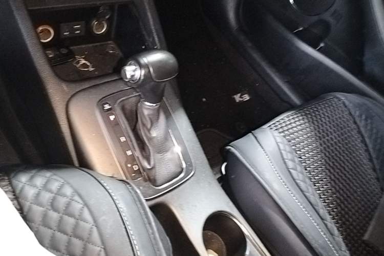 Used Kia K3 2015 1.6L Automatic GLS Gear Lever